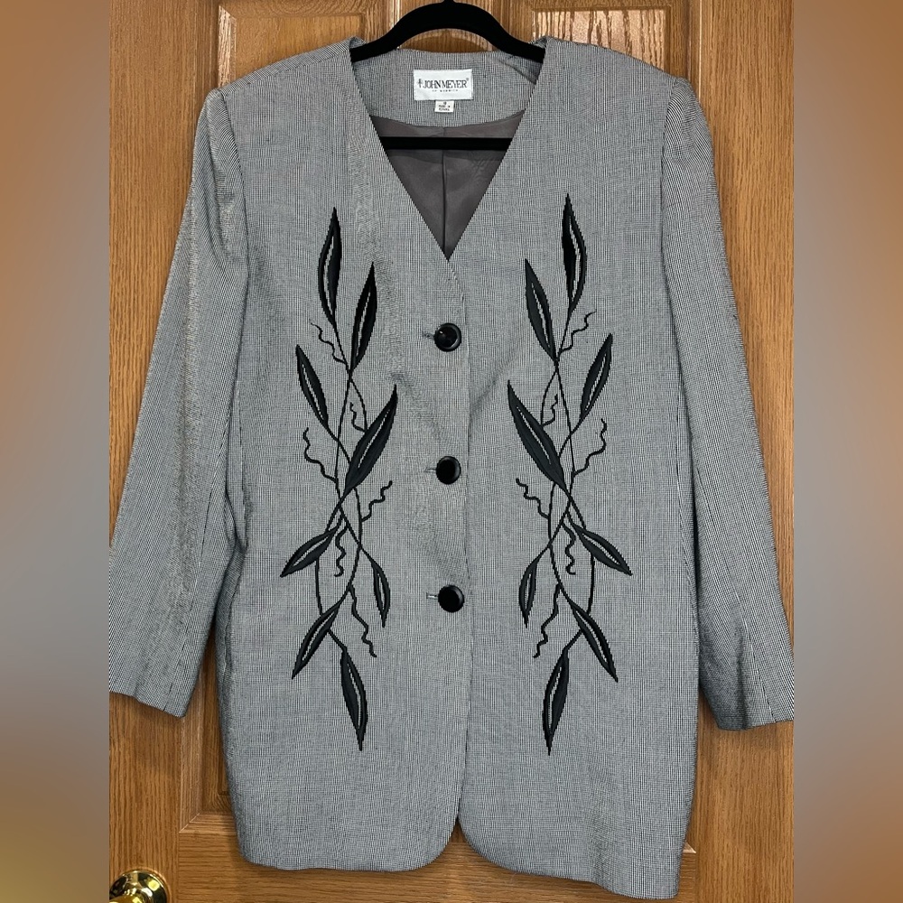 Chic Gray Women's Blazer with Black Embroidery